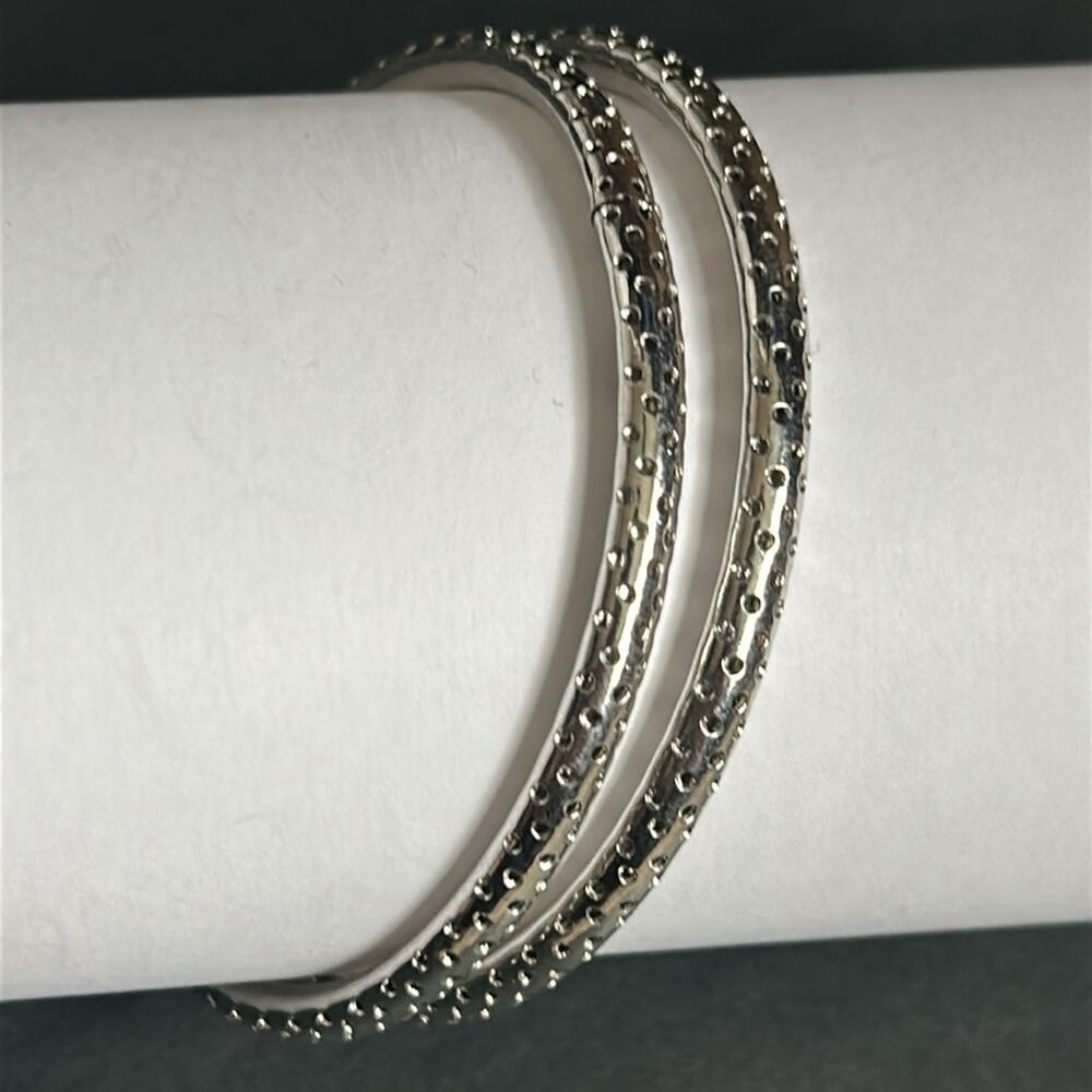 Women’s vintage dainty set of 2 textured silver‎ tone bangle bracelets one size
